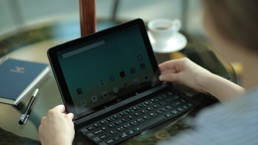 Polacy już wkrótce będą mogli zakupić pierwszą zwijaną klawiaturę do smartfonów od LG